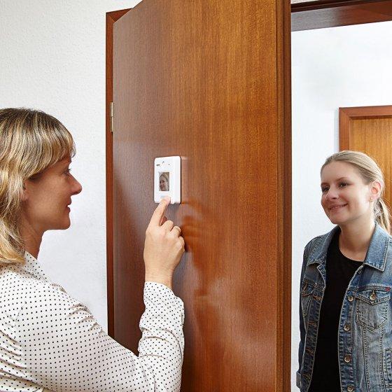 Instalación de mirilla digital para puerta